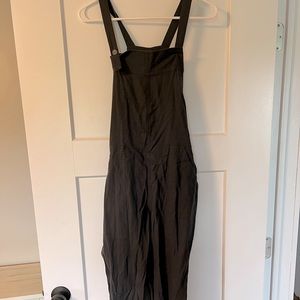 NWT linen overalls/jumpsuit